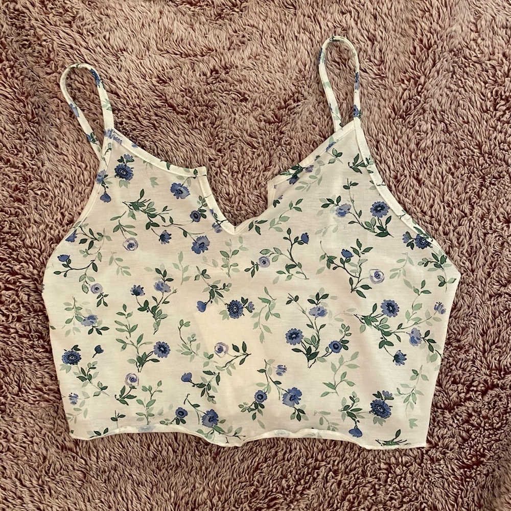 NWT Romwe white cropped tank